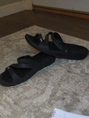 CROCS Women's Small Wedge Black Slide Sandals with Crisscross Straps M10